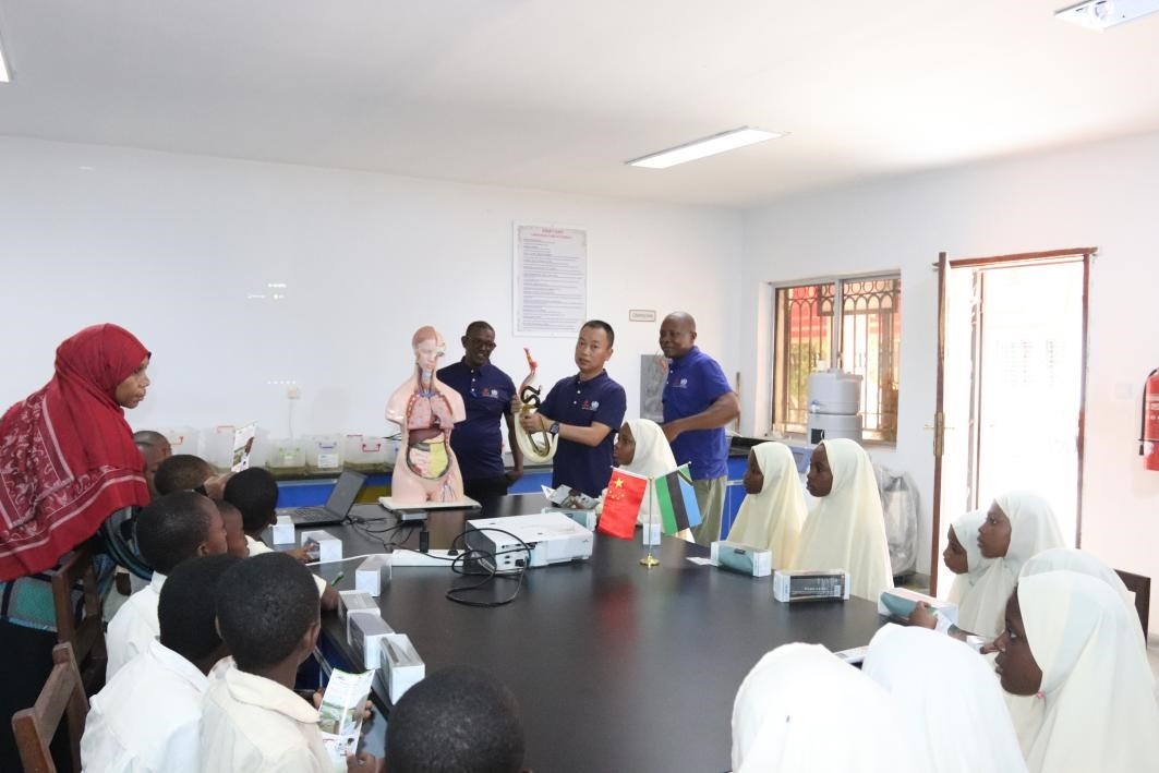 血吸蟲病健康教育講座。施亮攝