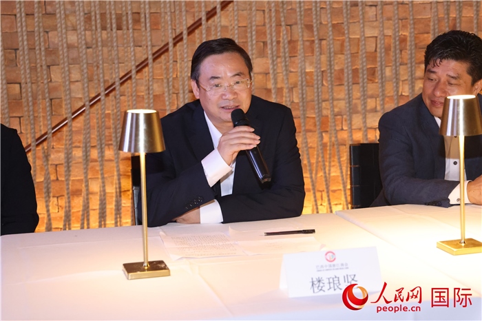 浙江省麗水市海外聯(lián)誼會會長樓瑯堅在座談會上致辭。 人民網(wǎng)記者 時元皓攝