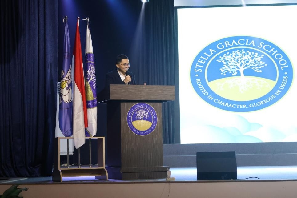 安德魯致辭。哈山努丁大學孔子學院供圖